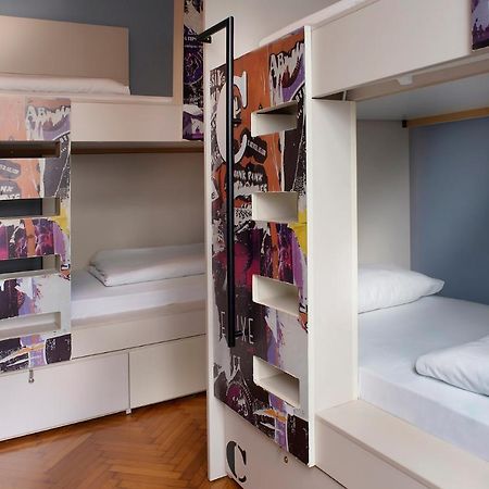 Nubian Hostel Атина Екстериор снимка